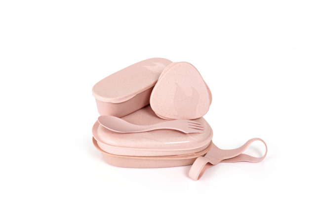 Set van vijf roze plastic bakken en een lepel