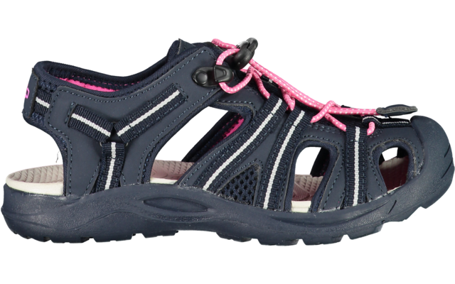 Blauer geschlossener Sandale mit pinken Schnürsenkeln