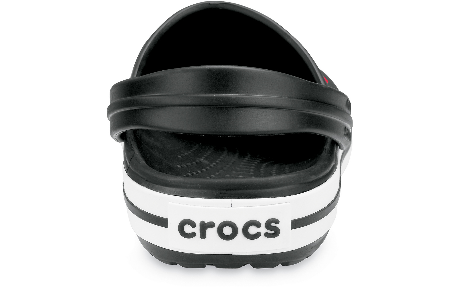 Schwarzer Crocs-Sandale von hinten mit weißem Riemen und schwarzer Sohle
