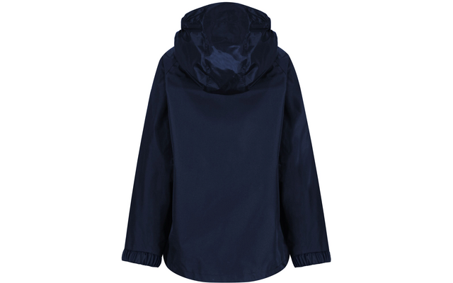 Ein junges Mädchen hält ein Tablet und zeigt darauf eine digitale Illustration