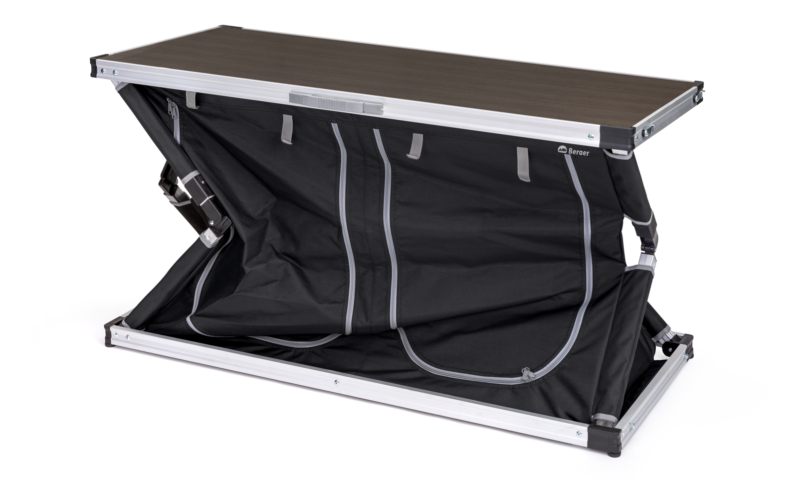 Open zwarte koffer met zilveren binnenvakken en grijze voering