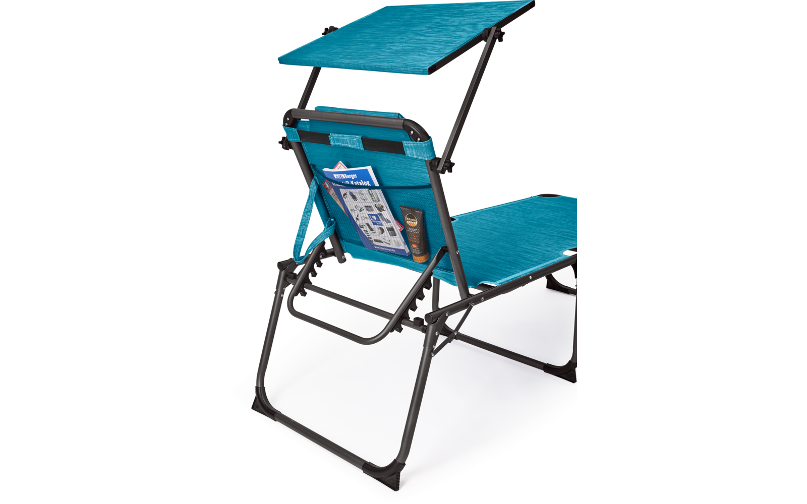 Blauer Klappstuhl mit Sonnendach vor weißem Hintergrund