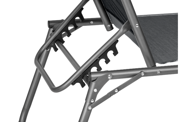 Nahaufnahme eines schwarzen Stuhlgestells mit verstellbarer Rückenlehne