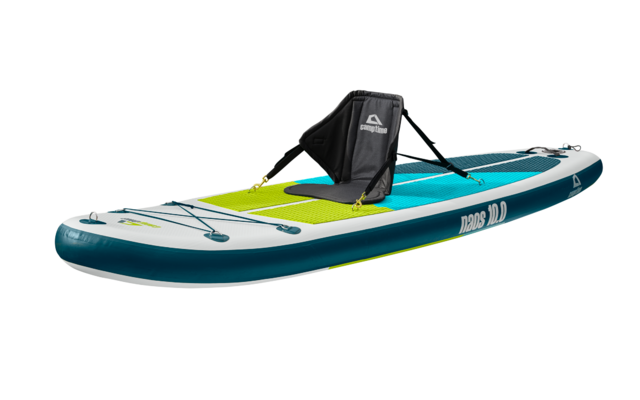 Ein grün-graues Kajak mit Paddel