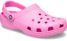 Ein rosa Clog mit Luftlöchern und einem verstellbaren Riemen hinten