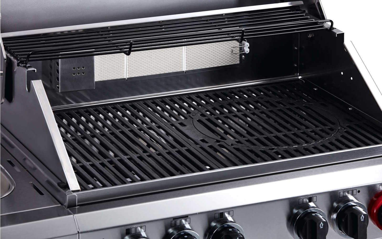 Geöffneter Gasgrill mit Grillrost und Bedienknöpfen