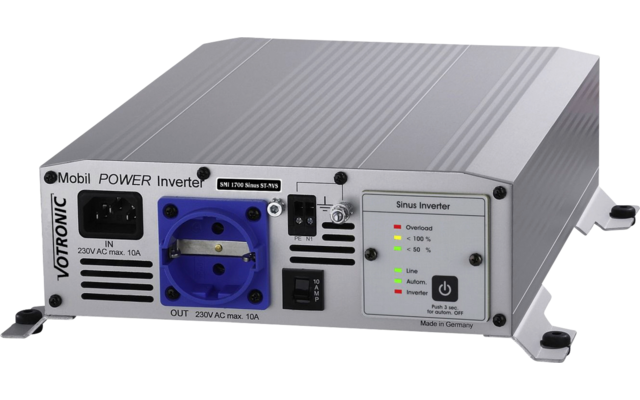 Rückseite eines elektronischen Geräts mit Steckplätzen und Anschlüssen