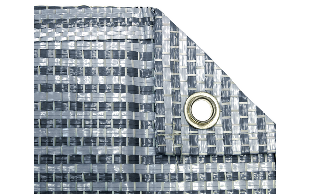 Grande edificio con molte finestre e una vite in primo piano