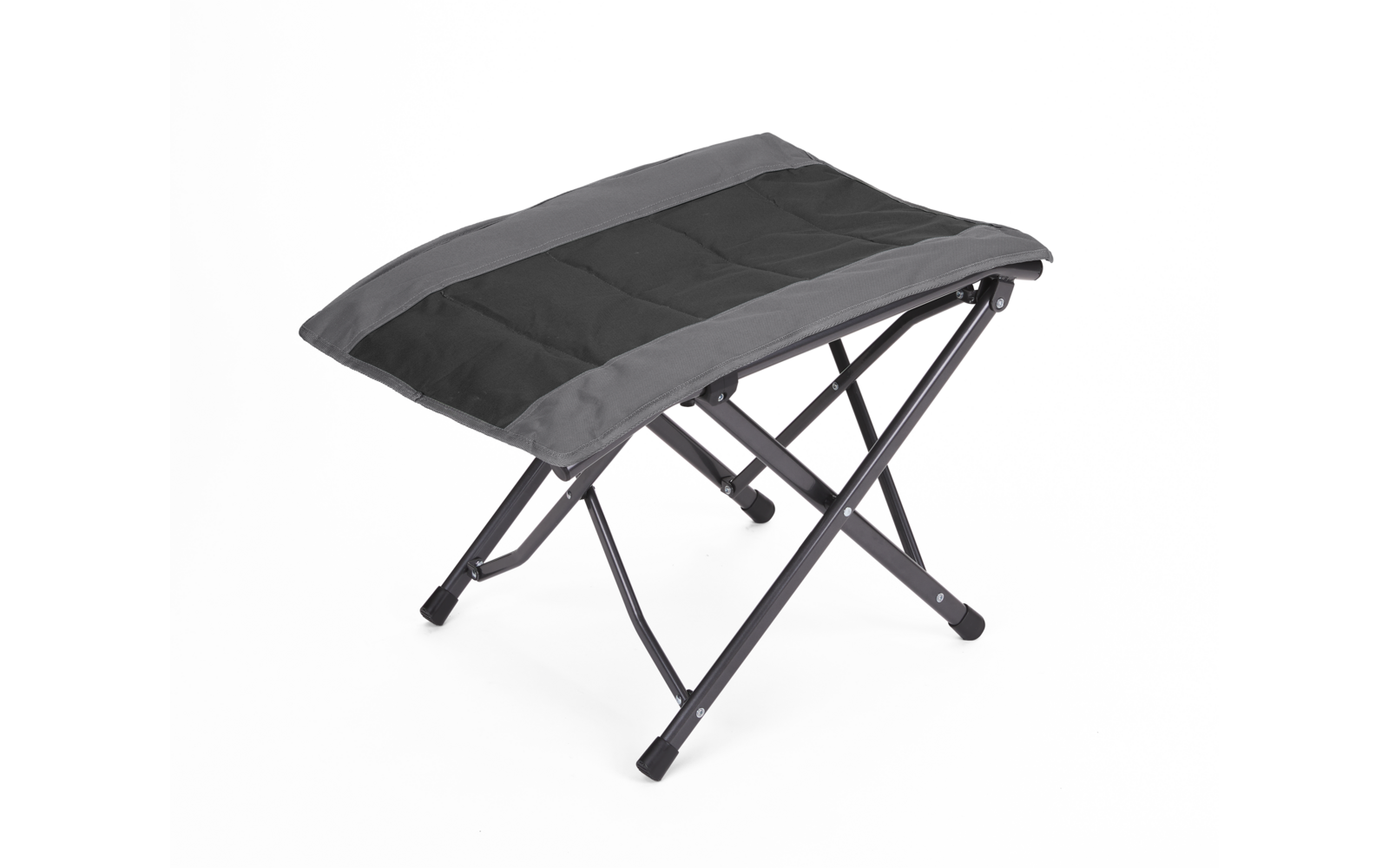 Klappbarer Hocker mit schwarzem Stoffbezug und Metallgestell