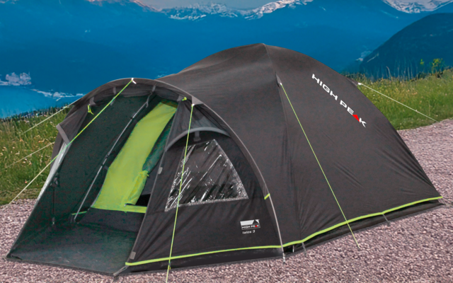 Zwart en groen tent op gras