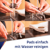 Vier Bilder zeigen Hände, die Kaffeepads unter fließendem Wasser reinigen, mit Text „Pads einfach mit Wasser reinigen“
