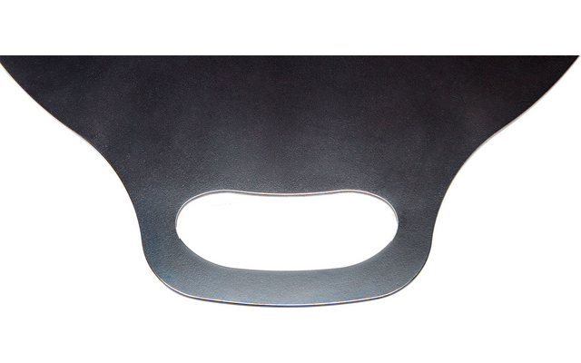 Schwarze Stoffmaske mit Aussparung für die Nase und den Mund