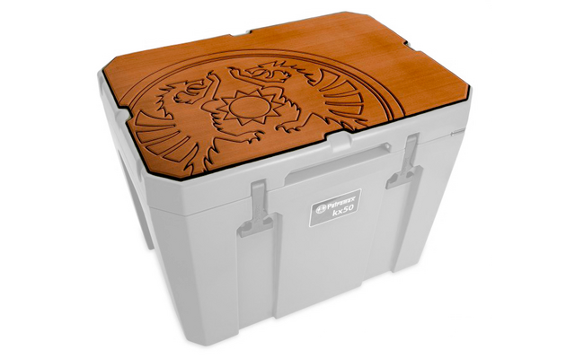 Glacière blanche avec couvercle en bois brun et tête de lion gravée