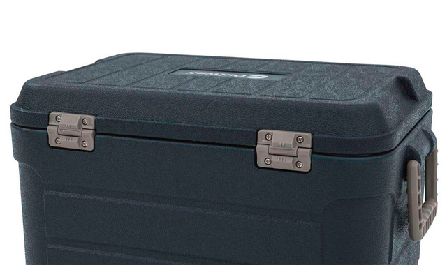Geschlossene schwarze Werkzeugkiste mit Metallverschlüssen und Griff