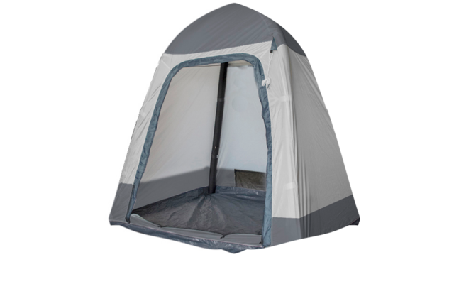 Ein graues Campingzelt mit offenem Eingang
