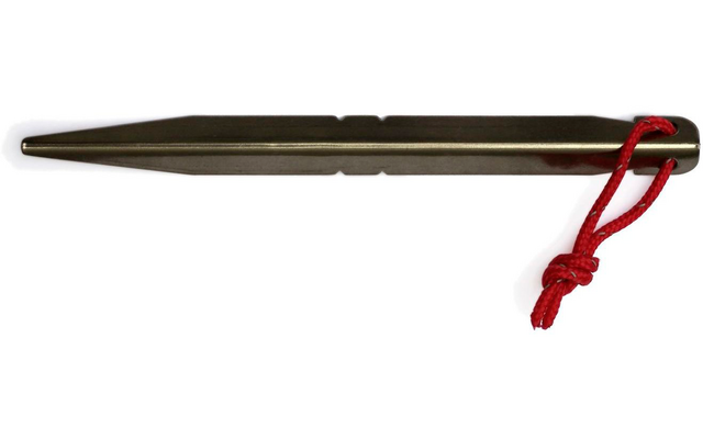 Een zwarte pen met een rood label