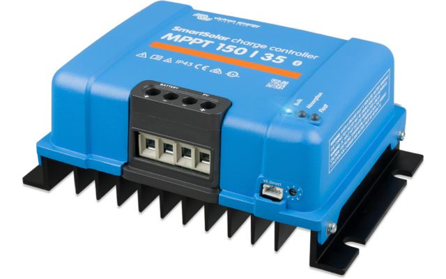 Blauwe elektronische regelaar met metalen aansluitingen en zwarte koellichaam
