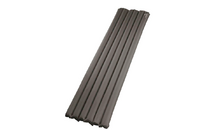 Colchoneta plegada de color gris oscuro con cuatro secciones