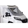 Weiße Wohnmobil-Front mit abgedeckter Windschutzscheibe und seitlichem Fenster