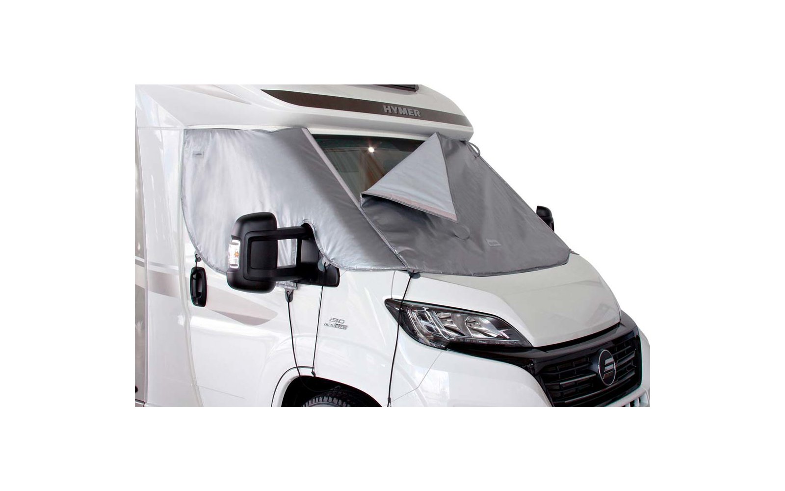 Weiße Wohnmobil-Front mit abgedeckter Windschutzscheibe und seitlichem Fenster