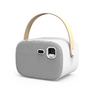 Kompakte weiße tragbare Bluetooth-Lautsprecherbox mit grauem Lautsprechergrill und beige Trageschlaufe