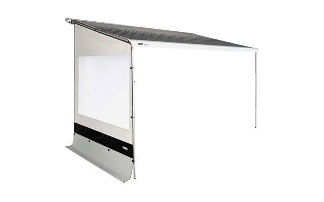 Tenda bianca con telaio su sfondo bianco