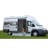Camper grigio con porta laterale aperta