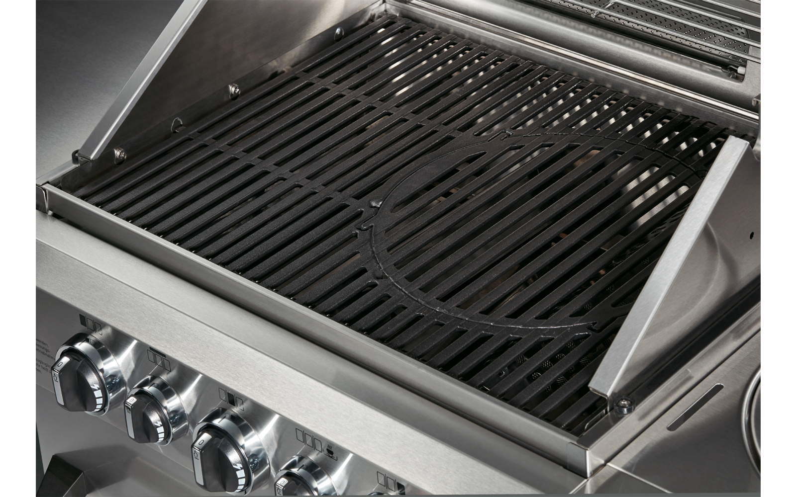 Grill with open lid and black grill grates