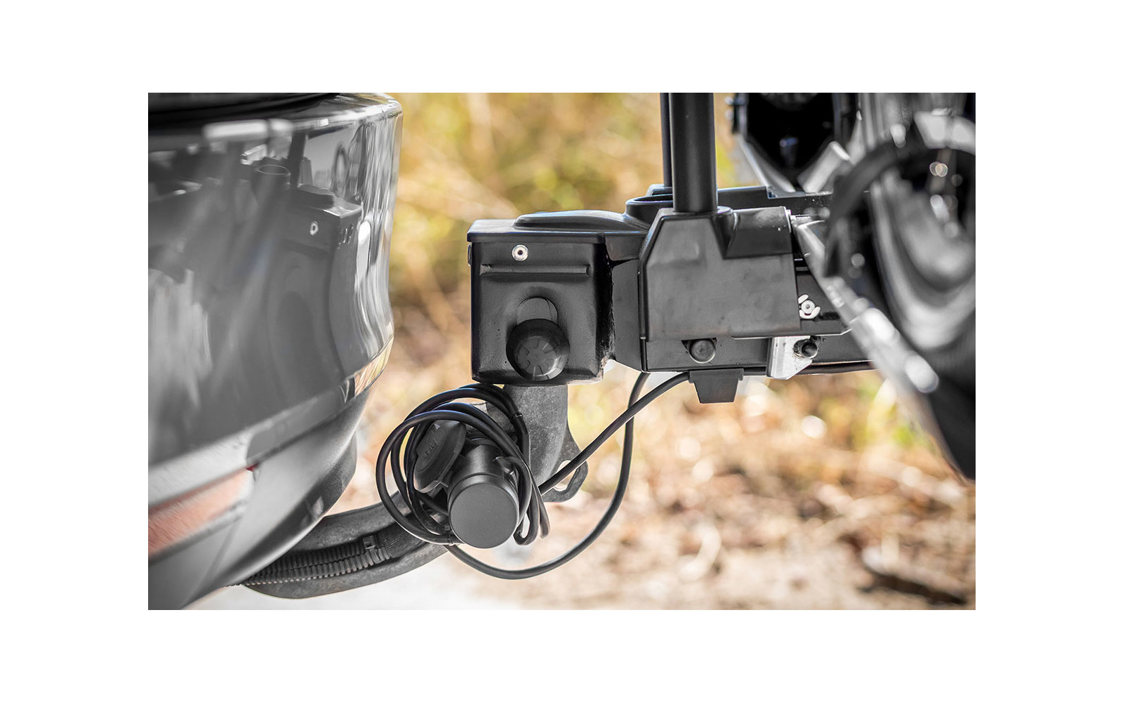 Nahaufnahme einer Action-Kamera, die an einem Fahrrad befestigt ist