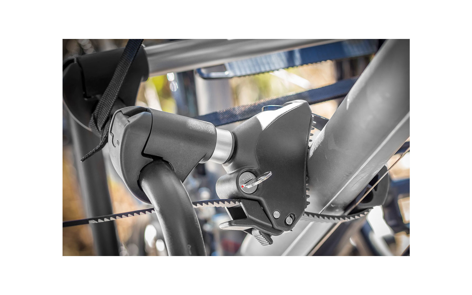 Nahaufnahme einer elektrischen Fahrradmotoreinheit an einem Fahrradrahmen