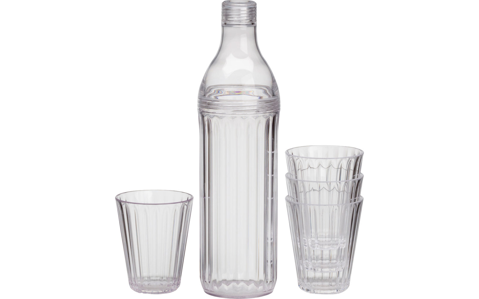 Ein brauner Hund sitzt auf einer grünen Wiese