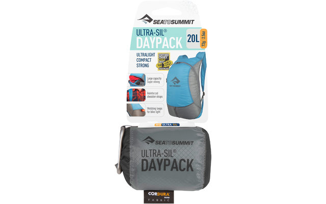 Verpackung und gefalteter blauer Tagesrucksack mit grauer Tasche