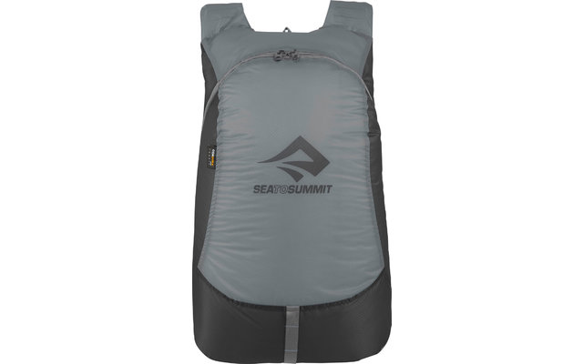 Grauer Rucksack mit schwarzem Boden und Logo in der Mitte