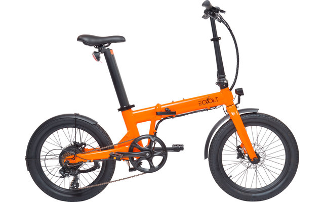 Oranges Klapprad mit schwarzem Lenker und Reifen vor weißem Hintergrund