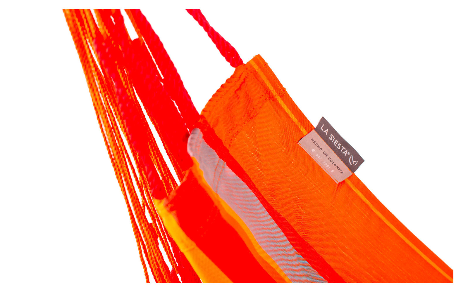 Rote und orangefarbene Hängematte aus Stoff