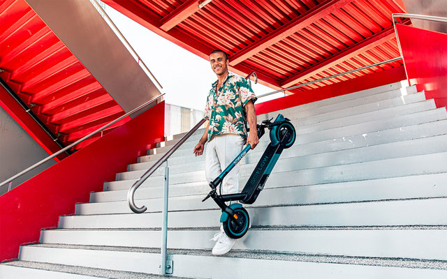 SoFlow S06 foldable e-scooter / electric scooter with road approval