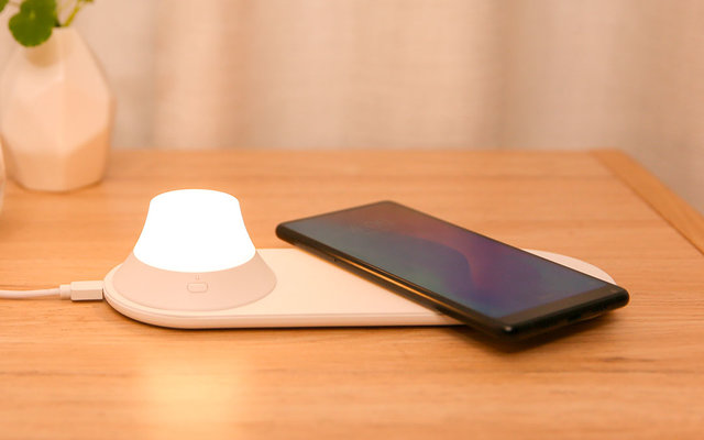 Yeelight Induction Charger with LED Night Light