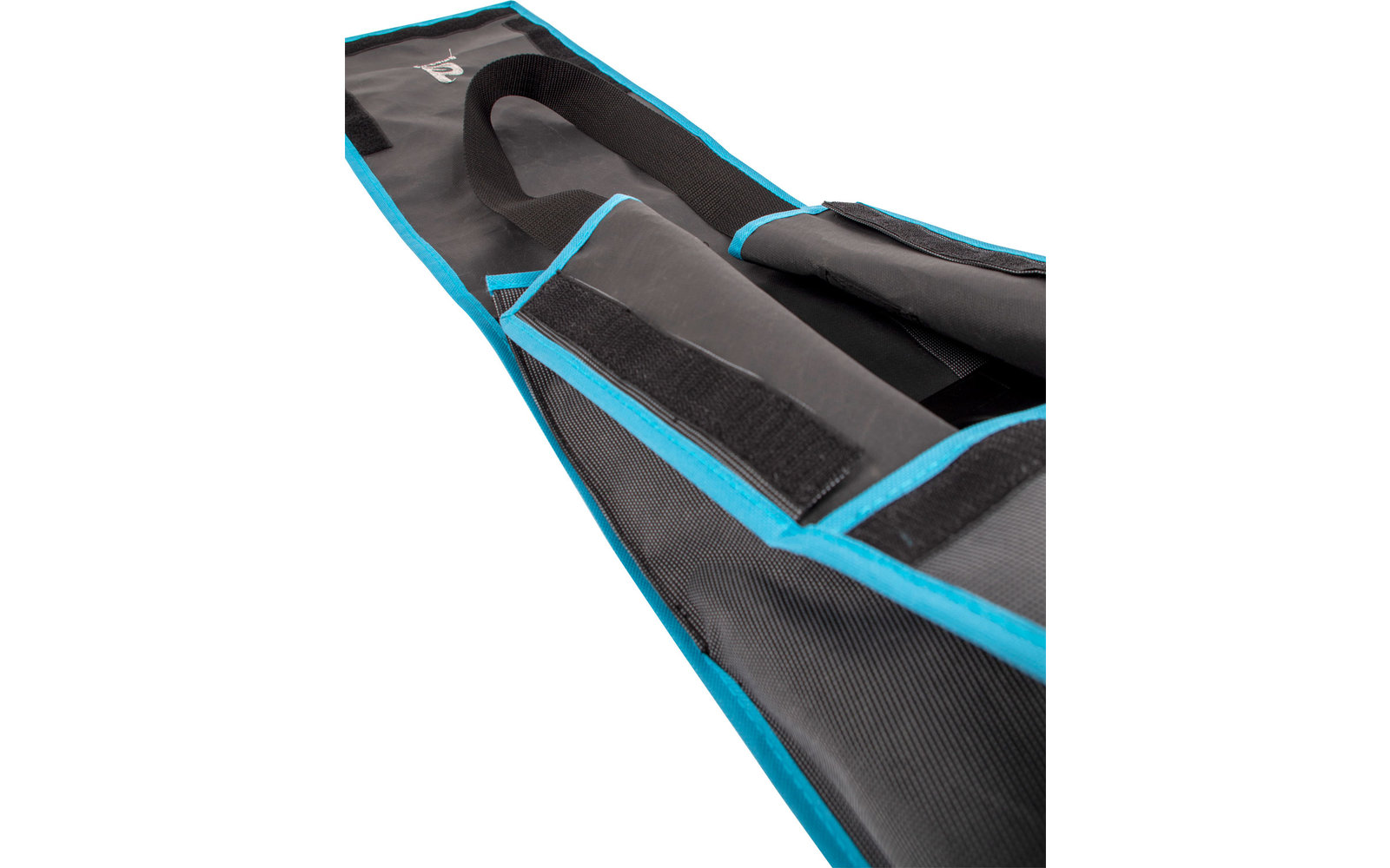 Schwarze Neopren-Tauchermaske mit blauen Akzenten auf weißem Hintergrund