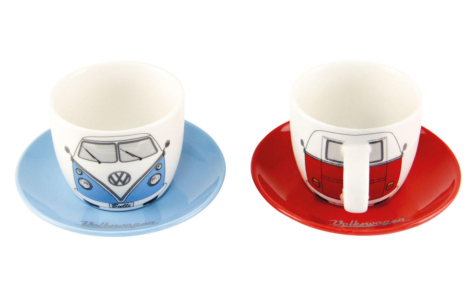 Zwei weiße Tassen mit Untertassen, eine blaue Untertasse mit Frontansicht eines VW-Busses und eine rote Untertasse mit Rückansicht eines VW-Busses
