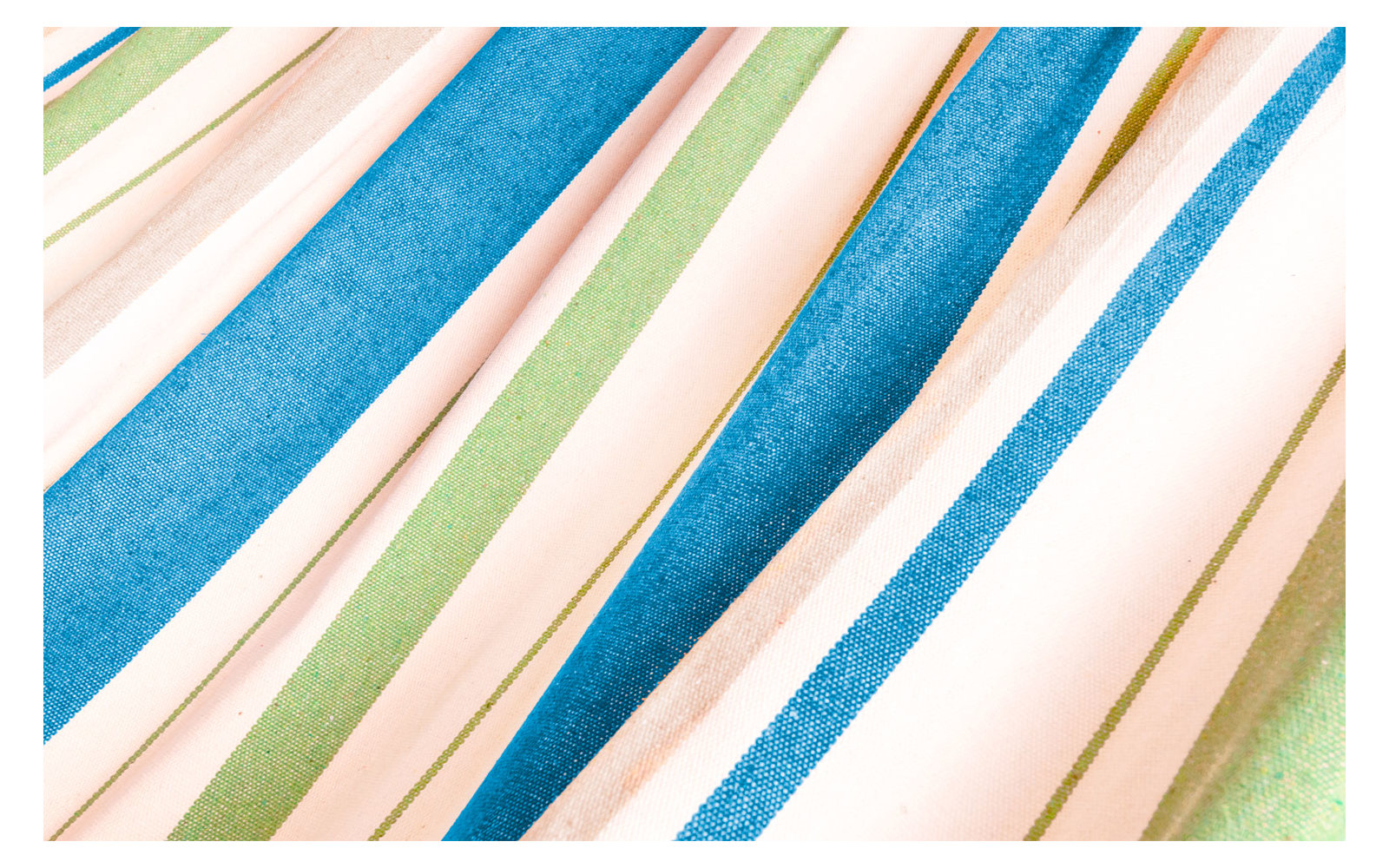 Gros plan de bandes de tissu bleues, blanches et beiges