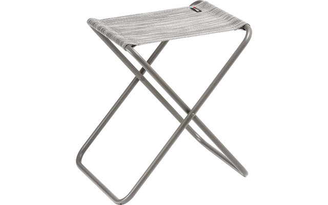 Faltbarer Hocker mit grauer Sitzfläche aus Stoff und silbernem Metallgestell