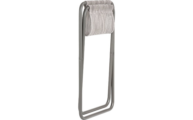 Metallhandtuchhalter mit aufgerolltem Handtuch