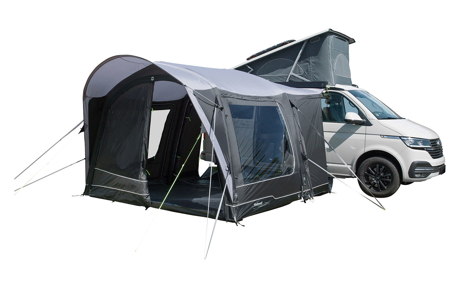 Reisemobil mit angebautem, dunklem Vorzelt