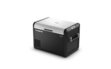 Weiße Kühlbox mit schwarzem Deckel auf weißem Hintergrund