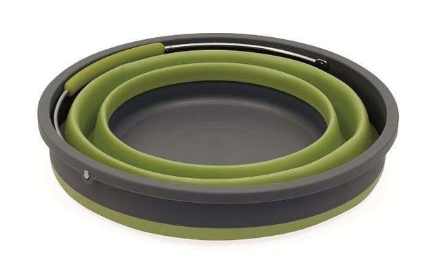 Tres recipientes de almacenamiento redondos anidados en verde y gris