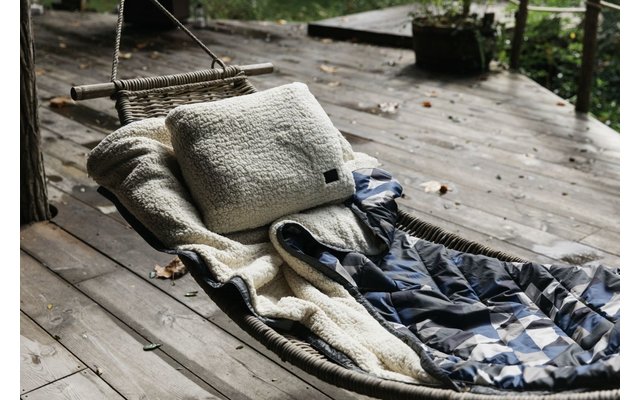 Voited Cloudtouch indoor/outdoor camping blanket monadnock