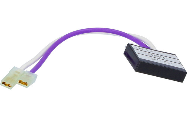 Een elektrische kabel met een witte stekker en een zwarte aansluiting