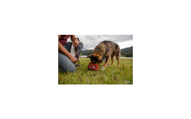 Ruffwear Quencher dog bowl on the go M fired brick