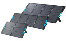 Trois panneaux solaires de différentes tailles avec pieds de support, noirs avec poignées bleues