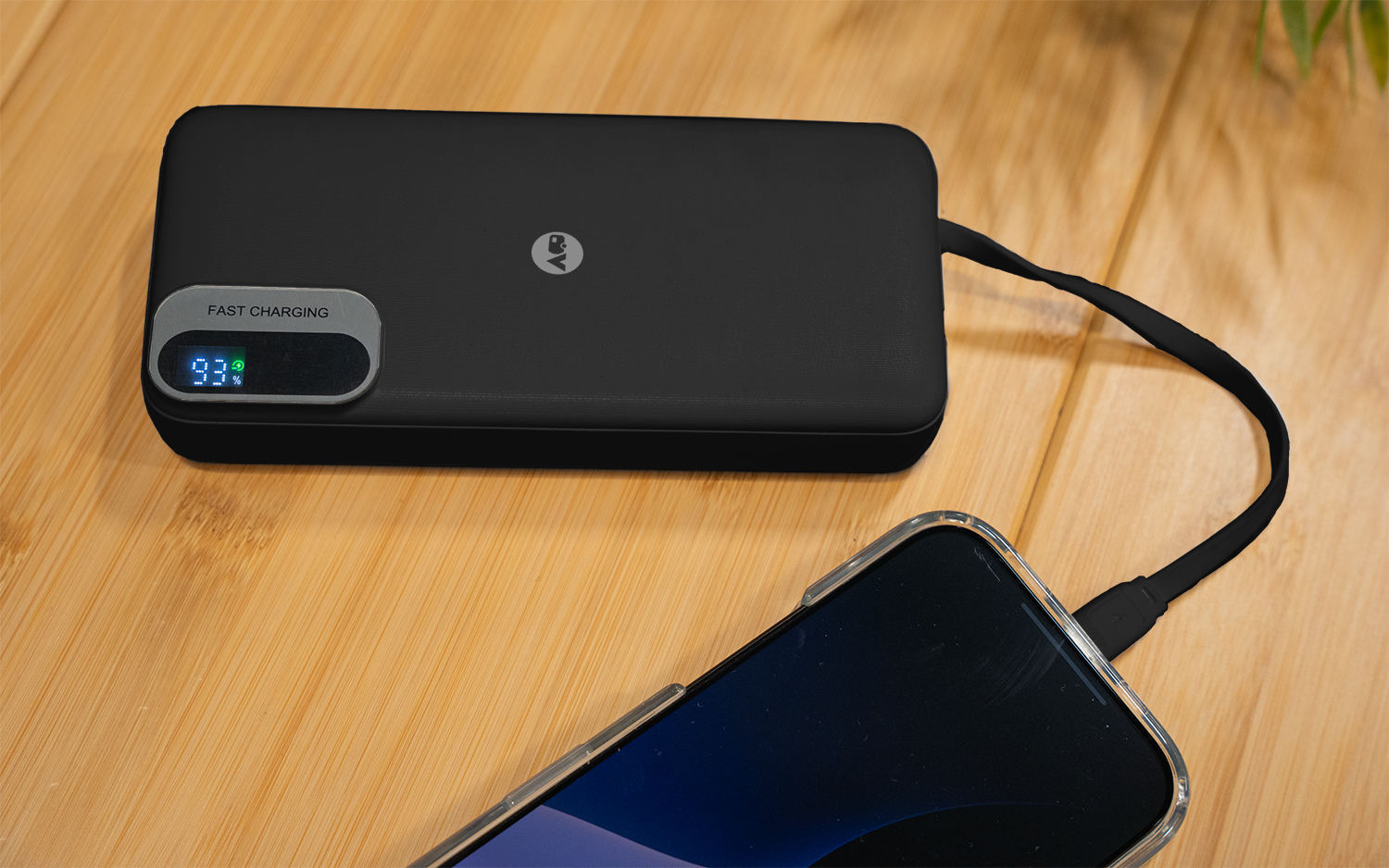 Die Berger BPB 20 MA Powerbank verfügt über eine Kapazität von 20.000 mAh sowie über ein digitales Display.